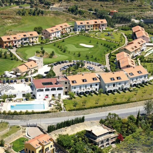 Castellaro Golf Resort Residence Włochy - Położenie