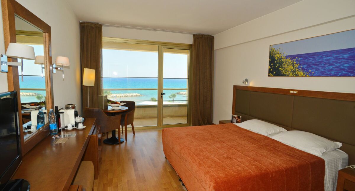 Golden Bay Beach Hotel Cypr - Pokoje