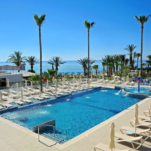 Nelia Beach Cypr - Hotel